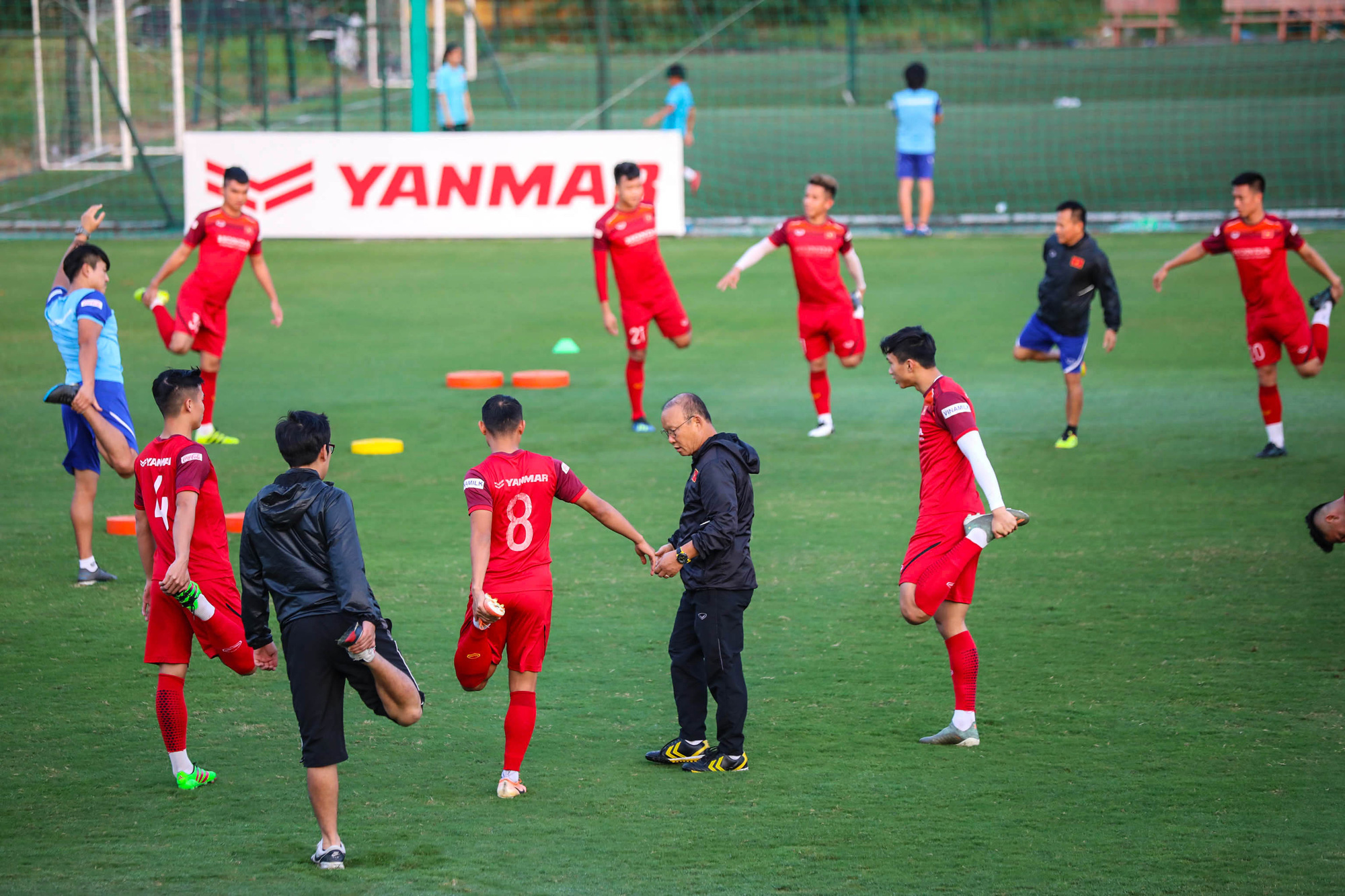 ĐỘi tuyển Việt Nam tập luyện cho AFF Cup