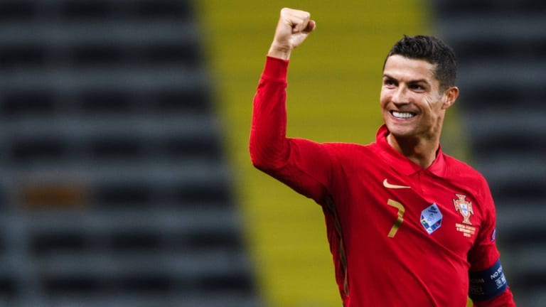 Ronaldo không có tên trong đề cử Tiền đạo xuất sắc nhất của Cúp C1 